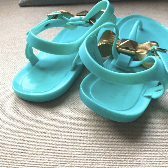 Kate Spade- Excellent used condition Turquoise and Gold bow jelly sandals size 6 - Picture 8 of 12